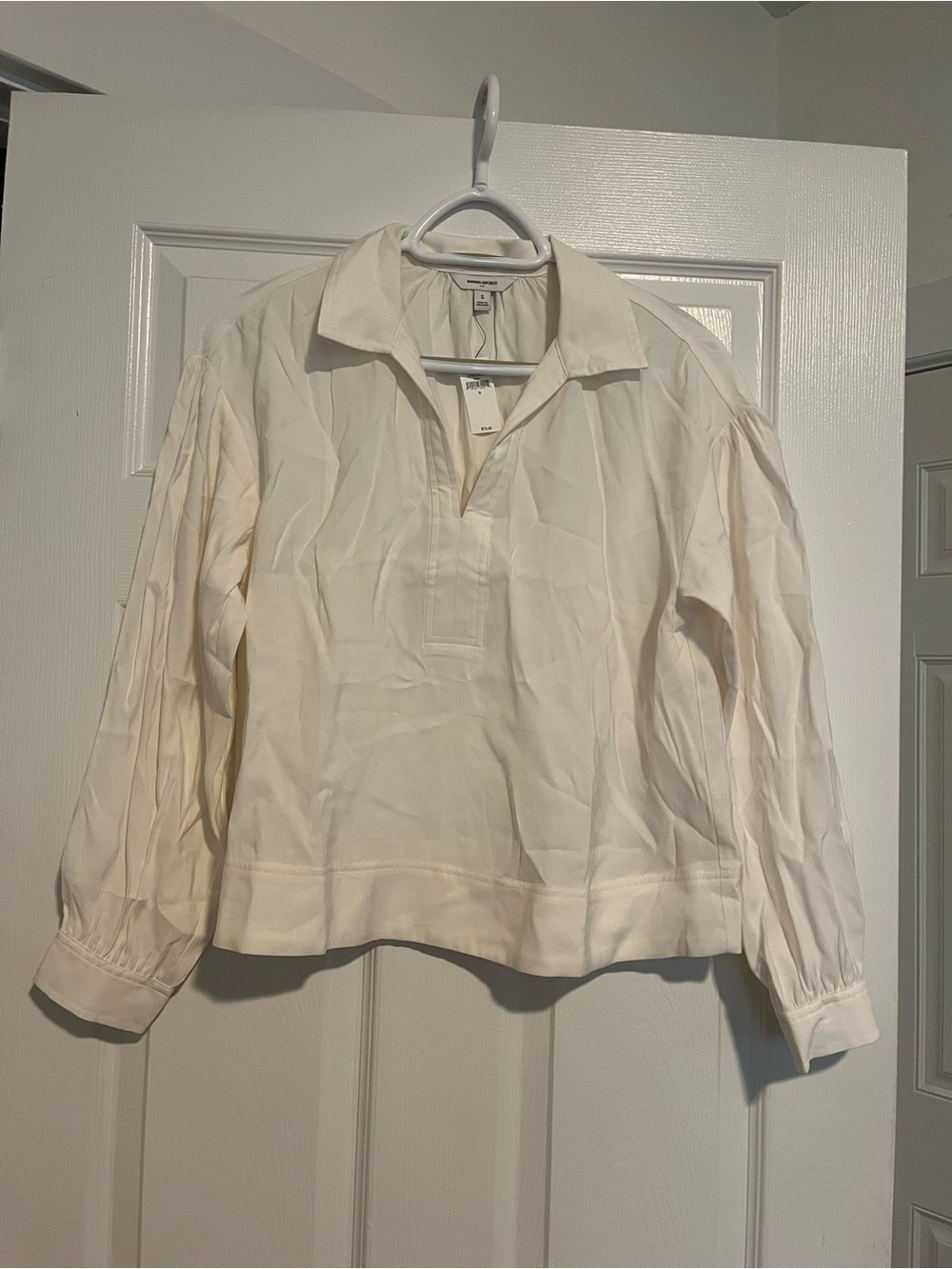 Banana republic Women's Cream Buttonless Collared Long-Sleeve Top
